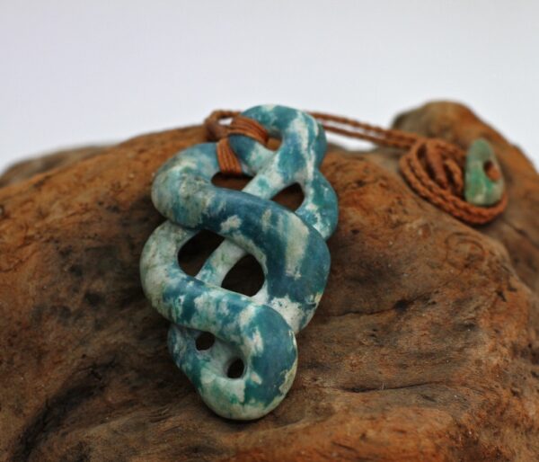 aotea, twist, stone pendant, necklace, nz made